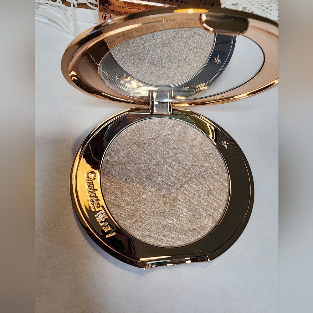 Charlotte Tilbury Glow Glide Face Architect Highlighter in Moonlit Glow